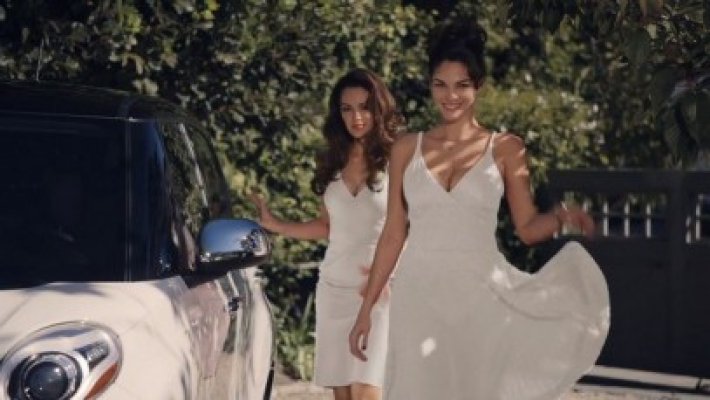 Fiat 500L, promovat în America prin trei noi reclame năzdrăvane